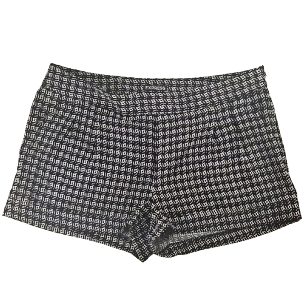Express Women's Black and White Patterned Shorts with 4 Lined Pockets